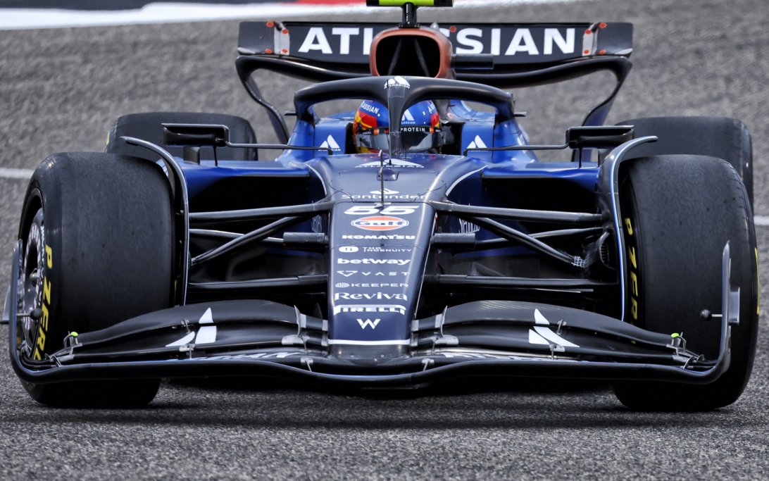 Sainz Bahrain testing