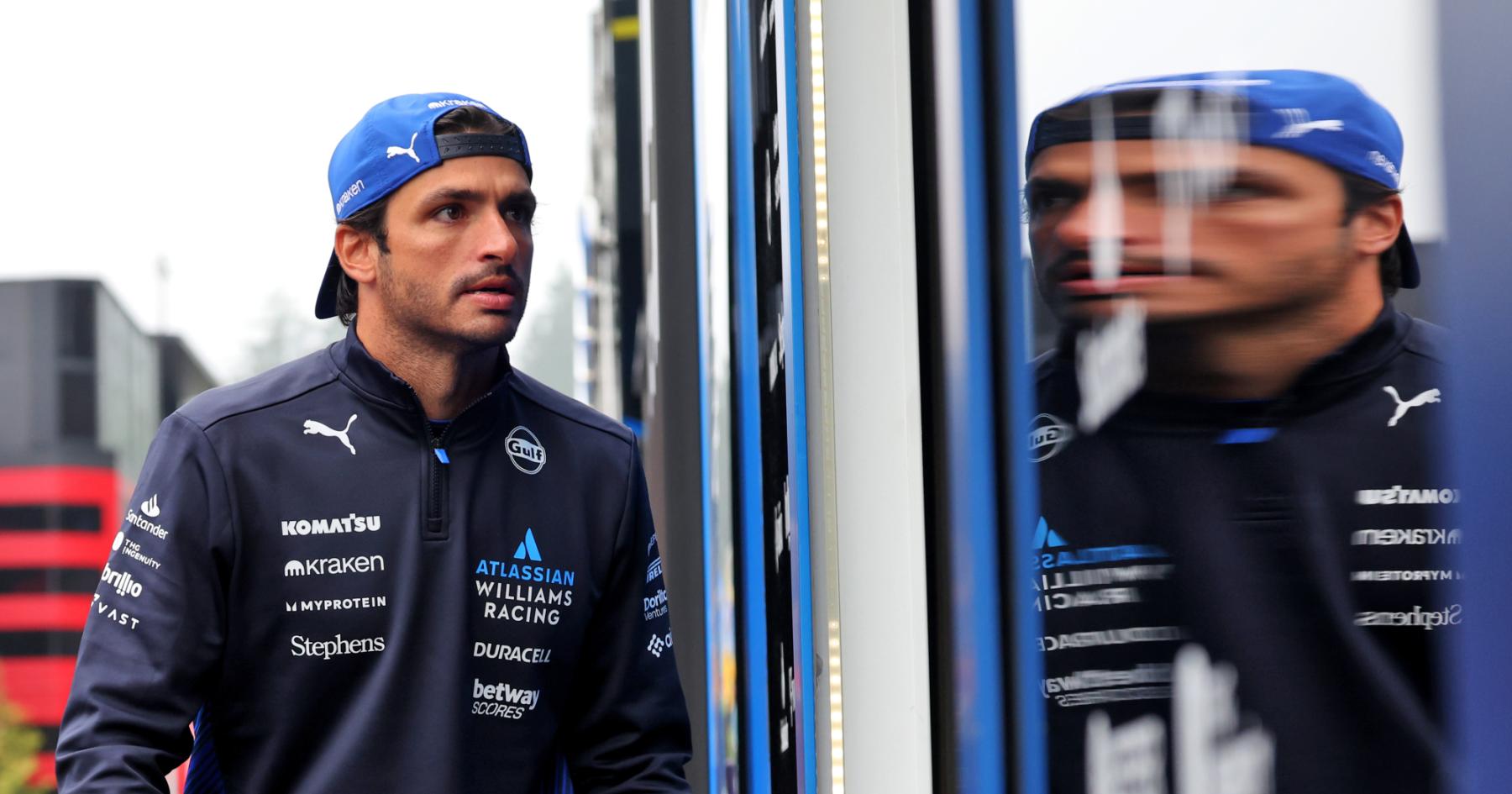 Carlos Sainz raises 'million-dollar question' after 'what the hell is going on' experience