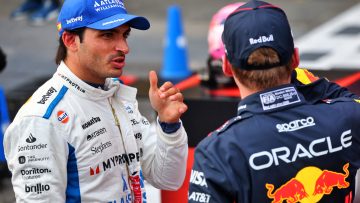 Sainz zag Verstappen nog nét voorbij komen: "Dat was geen verrassing!"