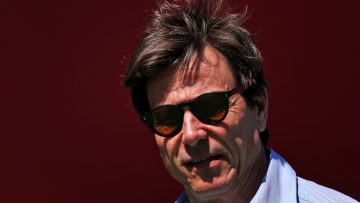 Toto Wolff makes 'flawless' demand as George Russell threatens