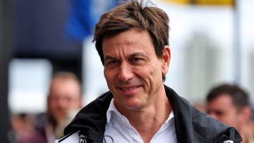 Toto Wolff delivers Mercedes instruction after Ferrari disaster