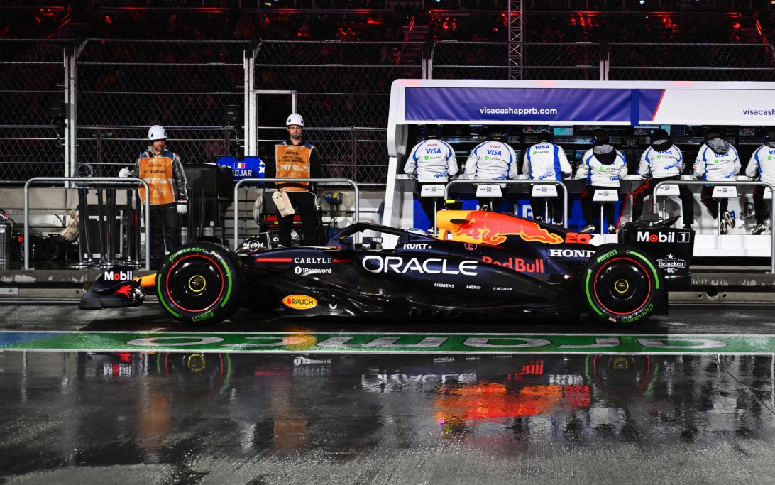 Tsunoda Q Las Vegas wet