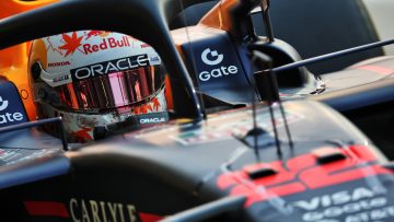 Tsunoda verbijsterd door enorme achterstand op Verstappen: "Weet niet wat er aan de hand is!"