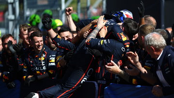 Red Bull gaat door zege Verstappen Ferrari voorbij in F1-lijst