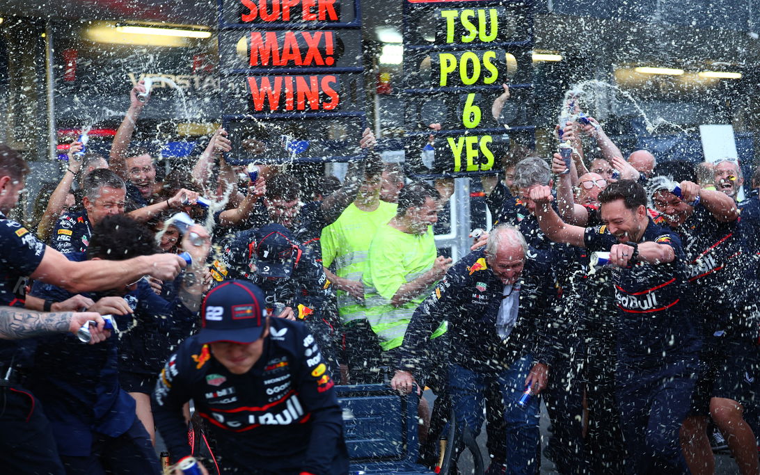Verstappen Red Bull Shower Baku