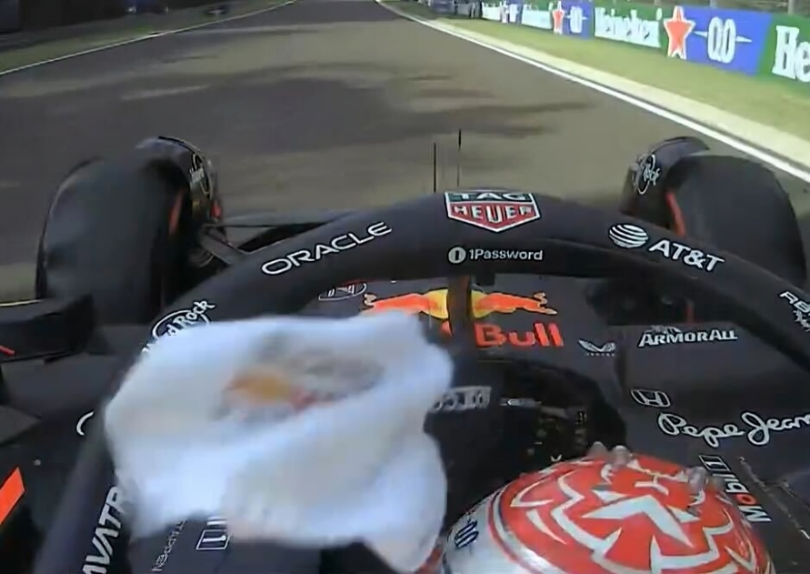Verstappen FP2 Towel