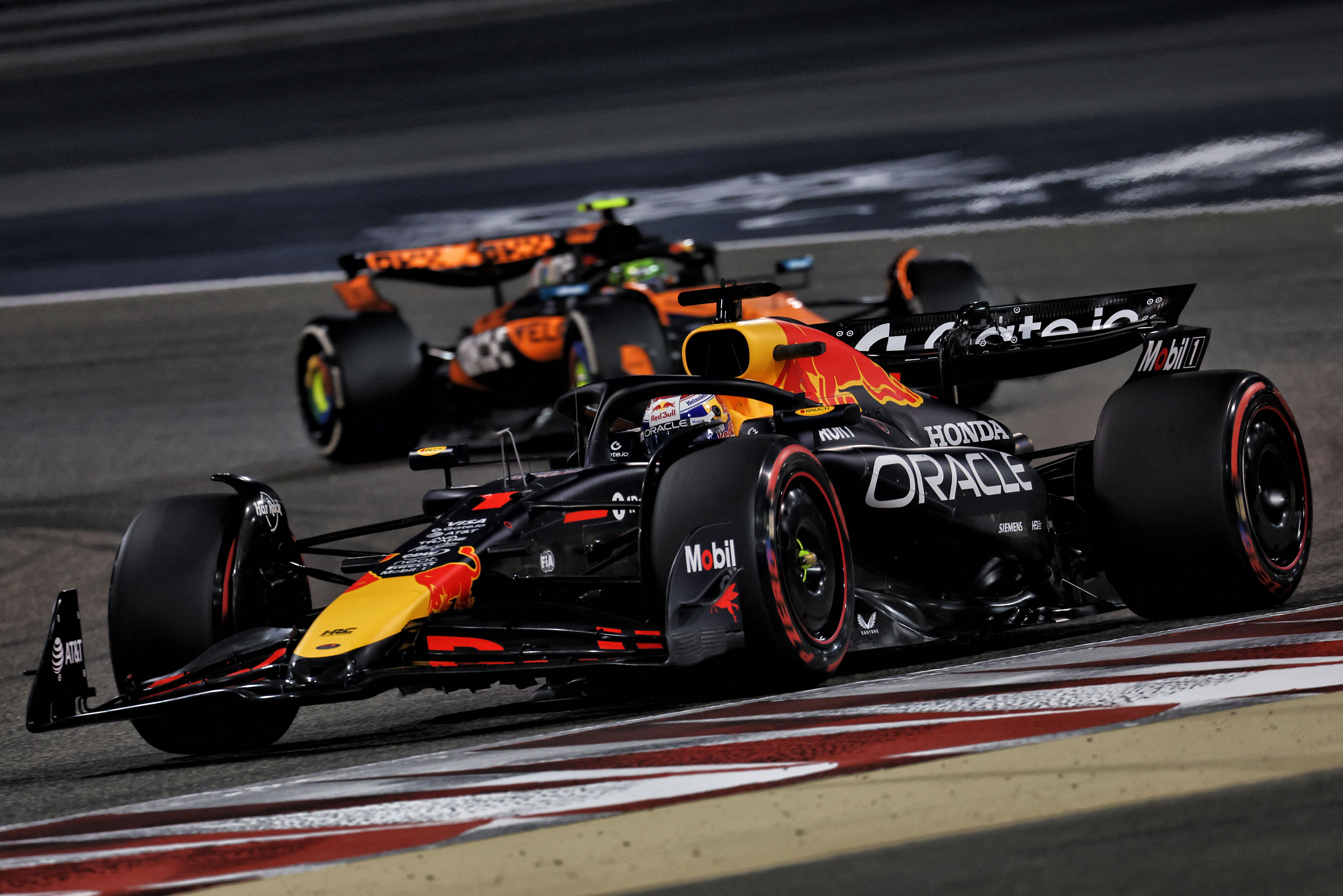 Verstappen Mc Laren FP2 Bahrain