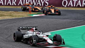 Voormalig F1-teambaas: "McLaren schonk Verstappen de zege"