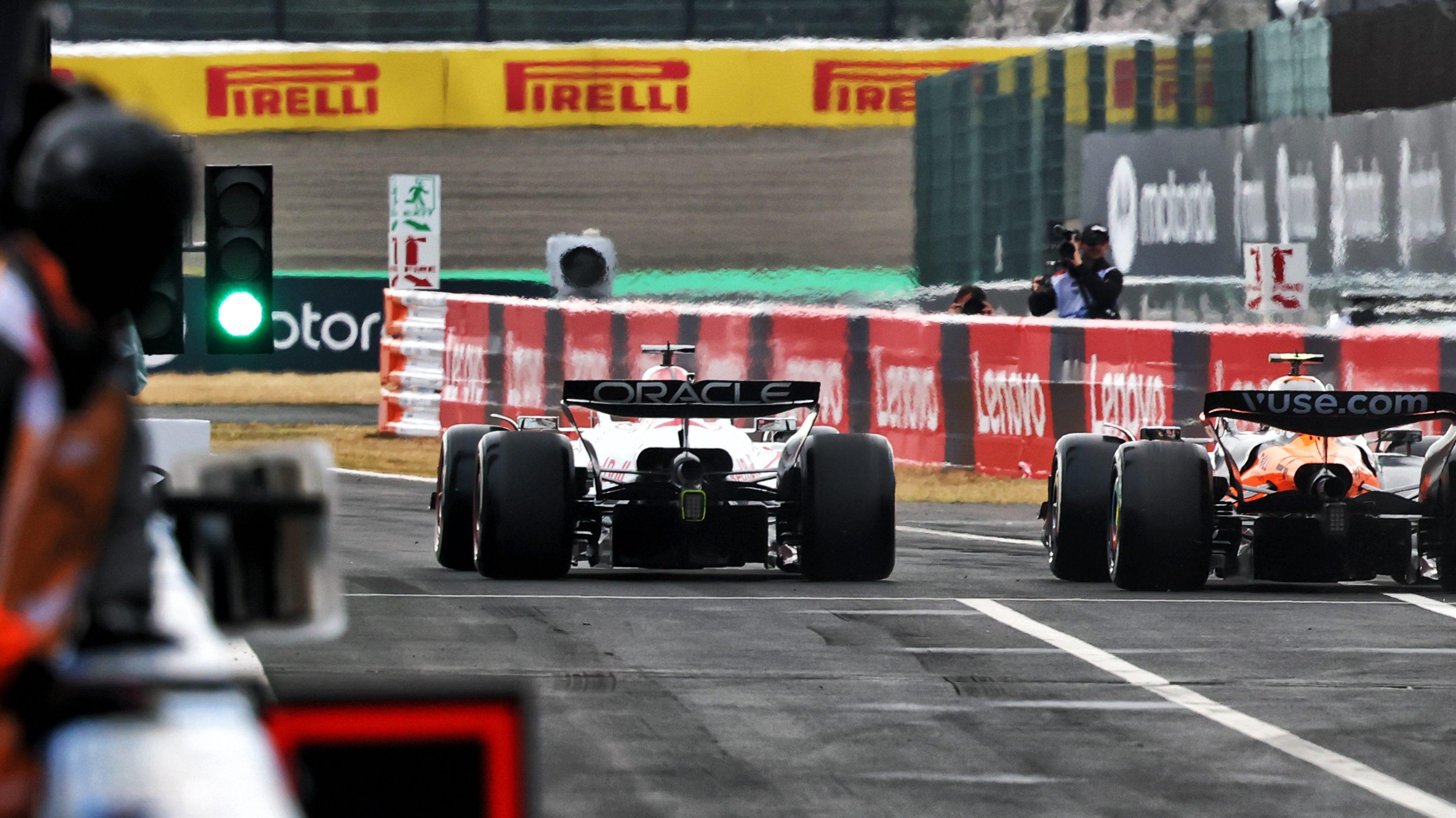 Verstappen Norris pitlane Japan