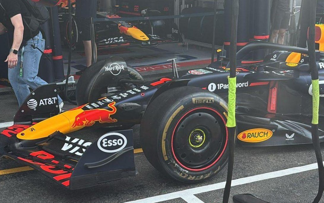 Verstappen pitlane