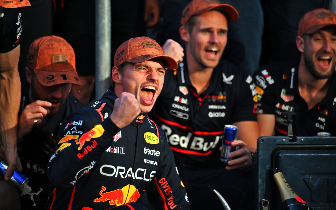 La carrera por el título de F1 se vuelve 'apretada y reñida' tras la 'fenomenal' remontada de Verstappen