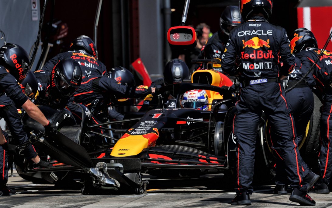 Verstappen pitstop Imola