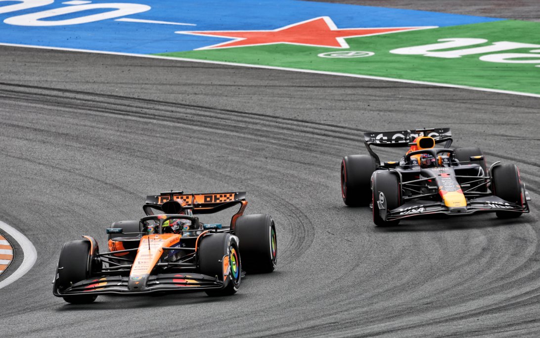 Verstappen Piastri Race Zandvoort