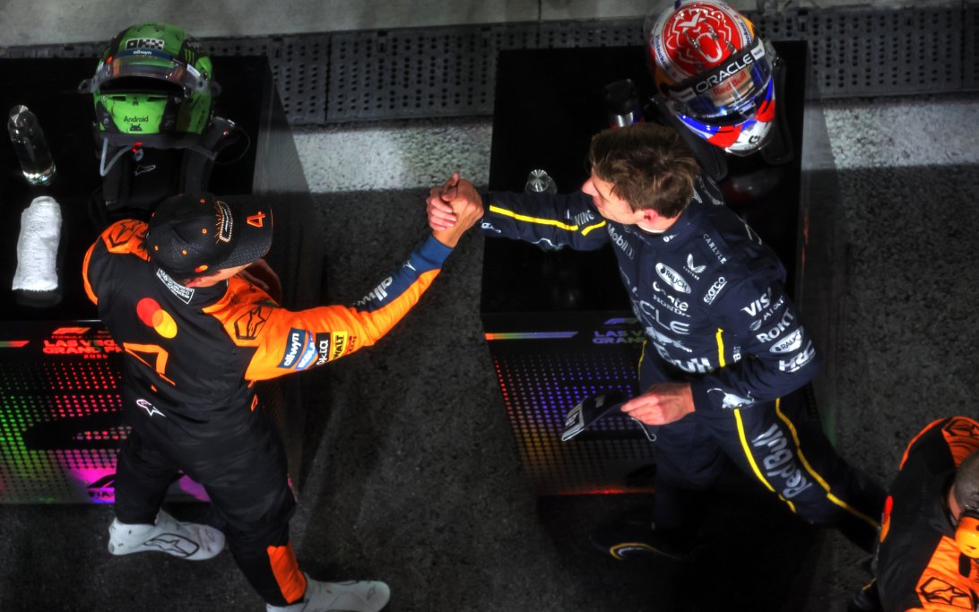 Verstappen Norris race Las Vegas