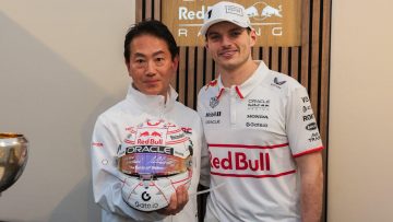 Verstappen schenkt Honda prachtig afscheidscadeau