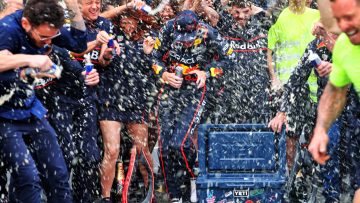 Verstappen neemt Red Bull op sleeptouw in memorabele ommekeer