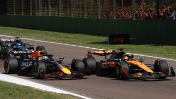 Wurz kijkt met open mond naar Verstappen: "Een van de sterkste inhaalacties ooit!"