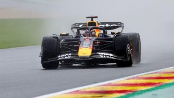 Verstappen mist 'geweldige regenraces', wijst collega's terecht: "Je kan ook liften!"