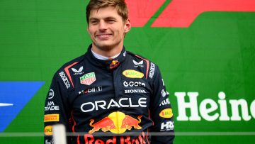 Villeneuve trekt fel van leer over teamgenoten Verstappen: "Zo werkt het niet!"