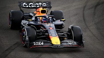 Verstappen nestelt zich vóór McLaren, maar achter verrassende koploper