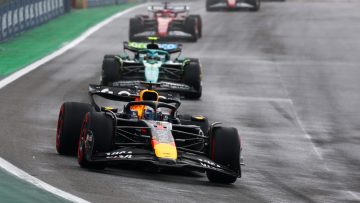 Verstappen wint terrein op één McLaren, verliest op de andere