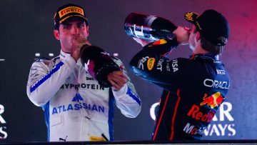 Villeneuve looft Sainz om unieke Verstappen-kwaliteit: "Hij denkt daar over na"