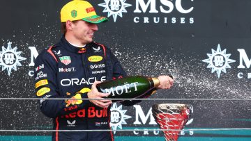 Hezemans blijft verbijsterd achter na masterclass Verstappen: "Dat gaat nergens over"