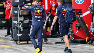 Verstappen met stomheid geslagen na debacle: "Snap niet hoe het zo slecht kan zijn"