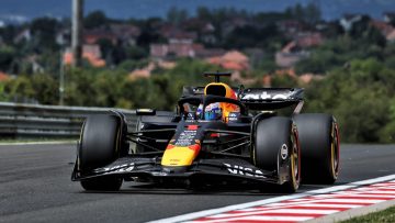 Verstappen zonder antwoord op geweldige uithaal McLaren