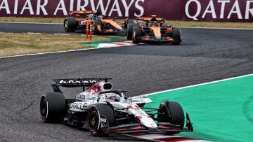 Voormalig F1-teambaas: "McLaren schonk Verstappen de zege"