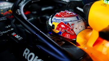 Italiaanse media: "Terminator Verstappen als een haai in de McLaren-zee"