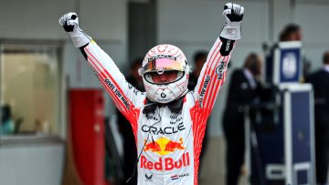 Speciale racepakken Verstappen en Tsunoda brengen bijna ton op voor goed doel