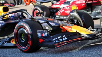 Lambiase dankt Verstappen op blote knieën: "Je hebt mijn hachje gered"