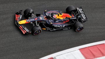 Red Bull en McLaren kruisen degens met tegenovergestelde strategieën