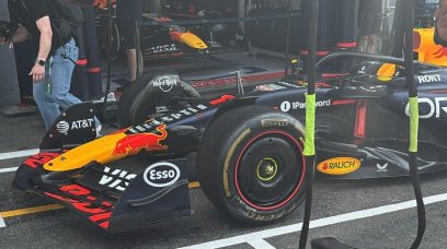 Verstappen pitlane