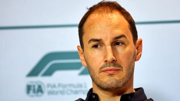 Vertrokken Alpine-teambaas duikt plotseling op in Imola