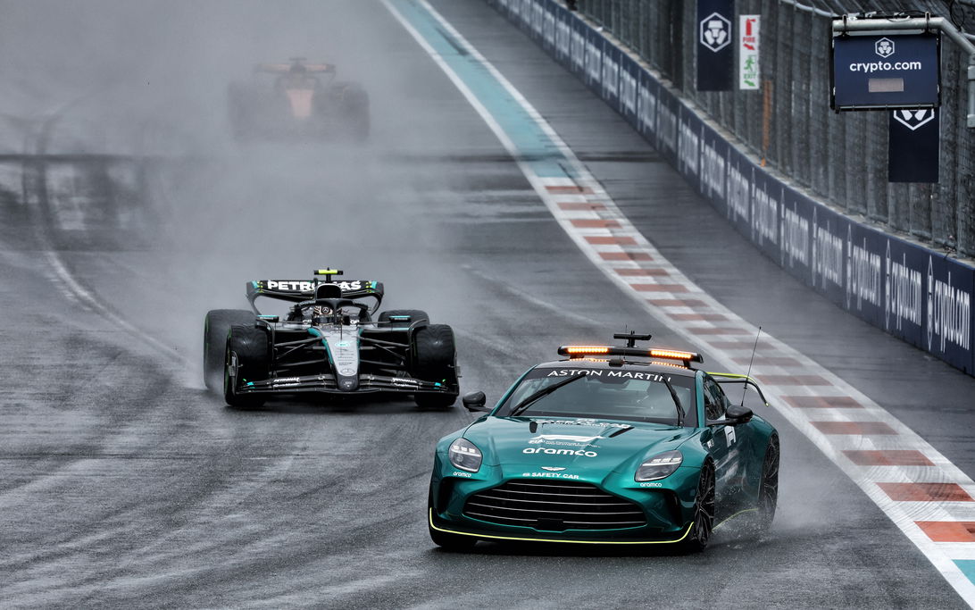 Antonelli behind safety car sprint Miami wet