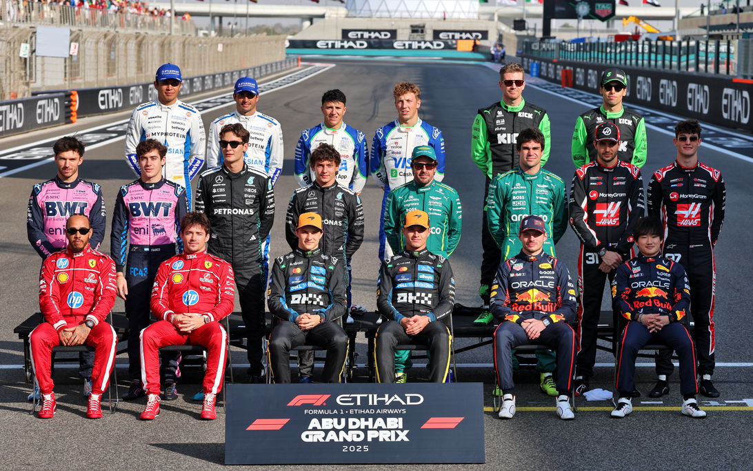 Season finale group pic Abu Dhabi