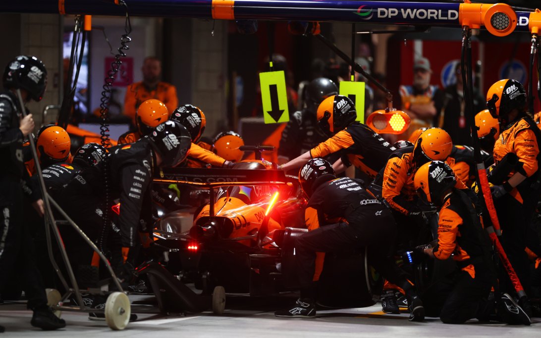 McLaren pitcrew Las Vegas
