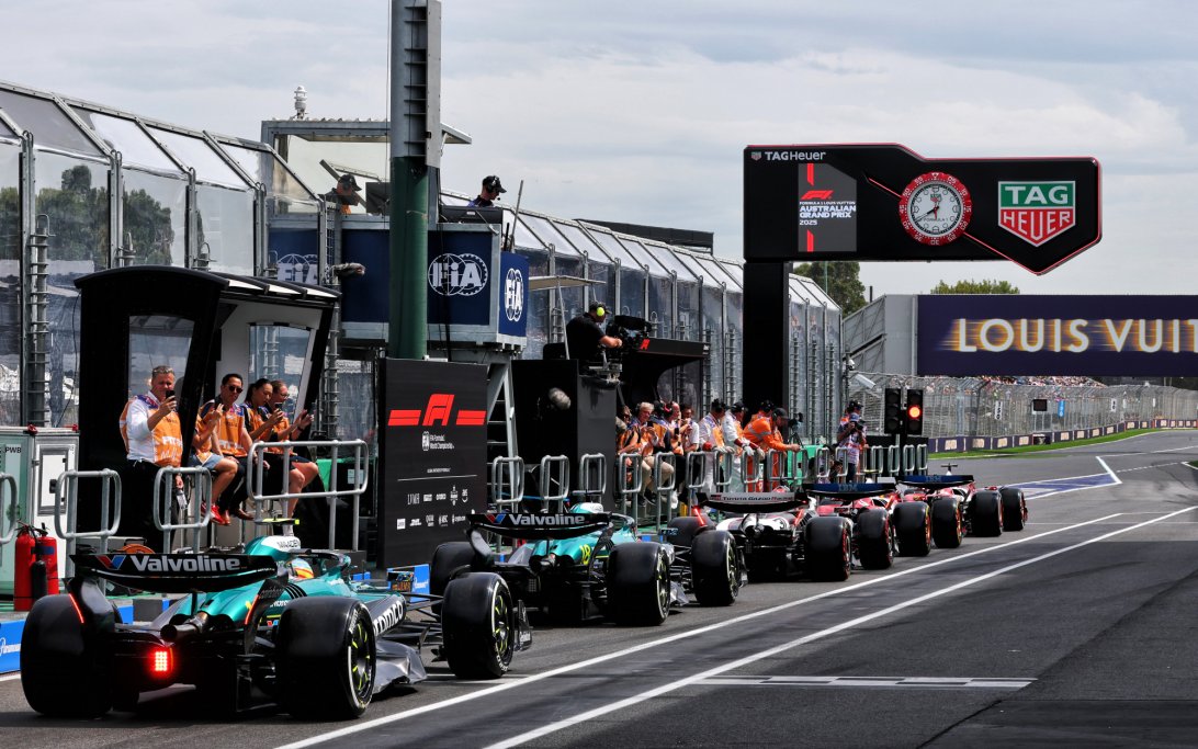 F1 Australia pit lane
