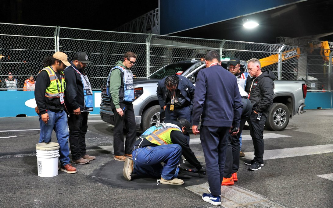 El GP de Las Vegas se ve empañado por problemas de seguridad y banderas rojas en las prácticas