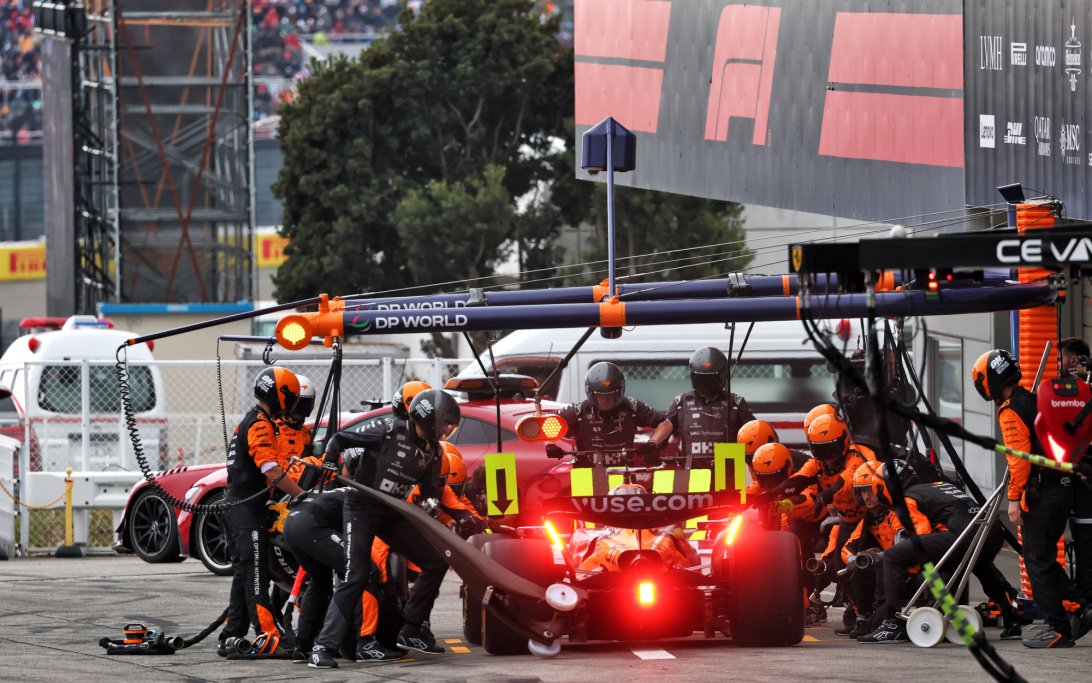 Mc Laren pit stop Japan