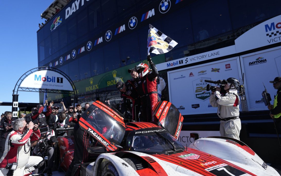 Porsche win Daytona