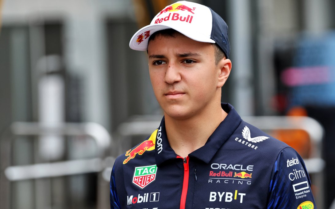 알핀 아이작 하자르, 2025 시즌 레드불 데뷔 확정 후 아부다비 타이어 테스트 첫 참가