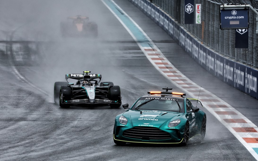 Antonelli behind safety car sprint Miami wet