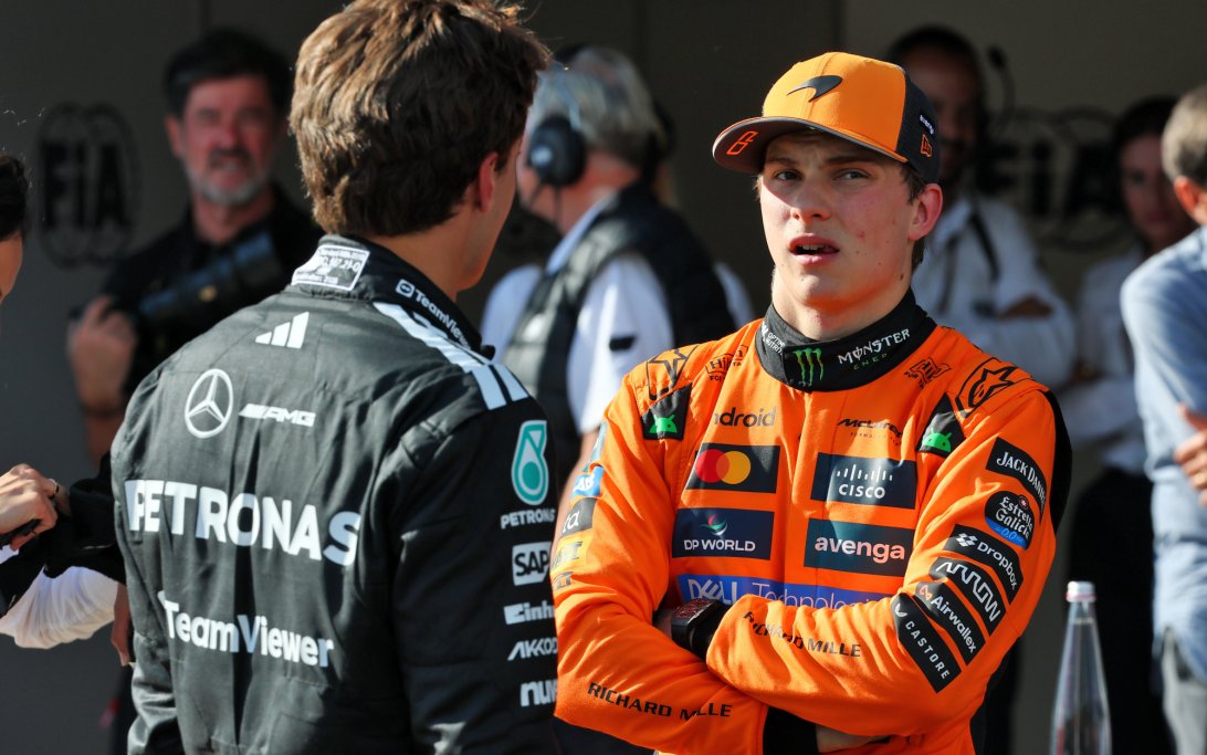 McLaren multata di €5.000 per contatto in pit lane tra Piastri e Russell al GP d'Olanda