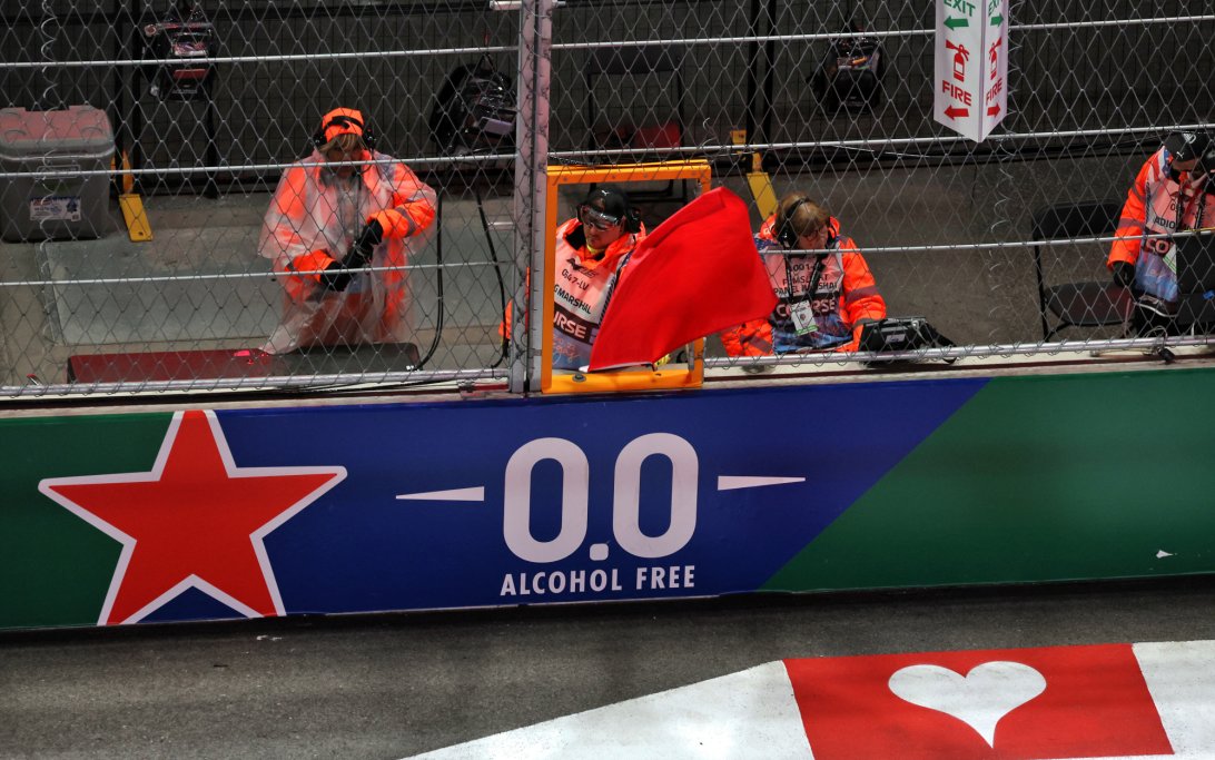 Loose Drain Cover Halts Las Vegas FP2