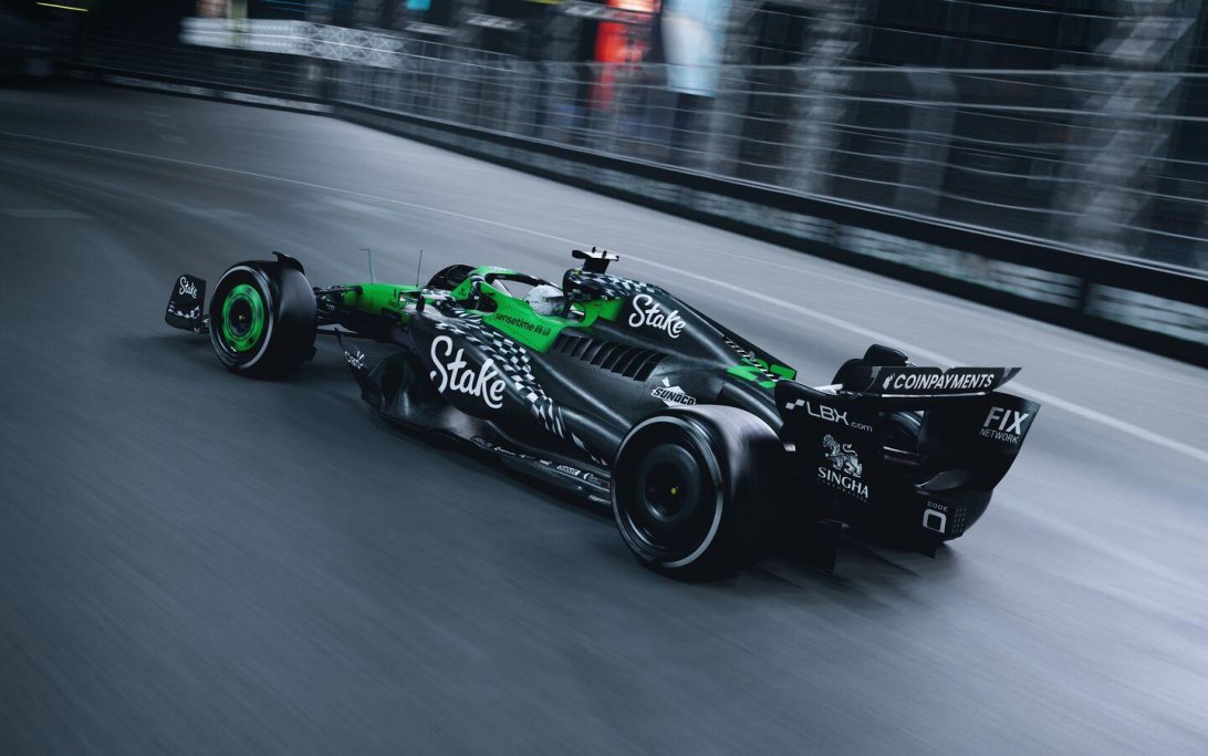 Large C45 Rear left dynamic 1 STAKE HUL 16 9