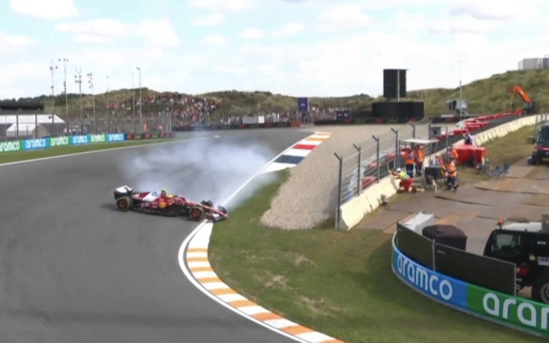 F1オランダGP初練習走行で早期赤旗、キミ・アントネッリがクラッシュしセッション終了 ルイス・ハミルトンもスピン