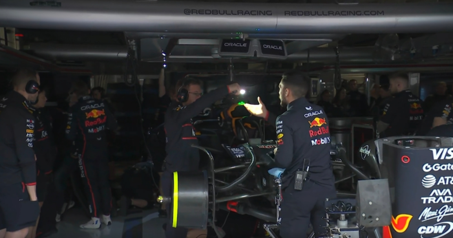 Strange incident halts testing as Red Bull flexi-wing spotted ...